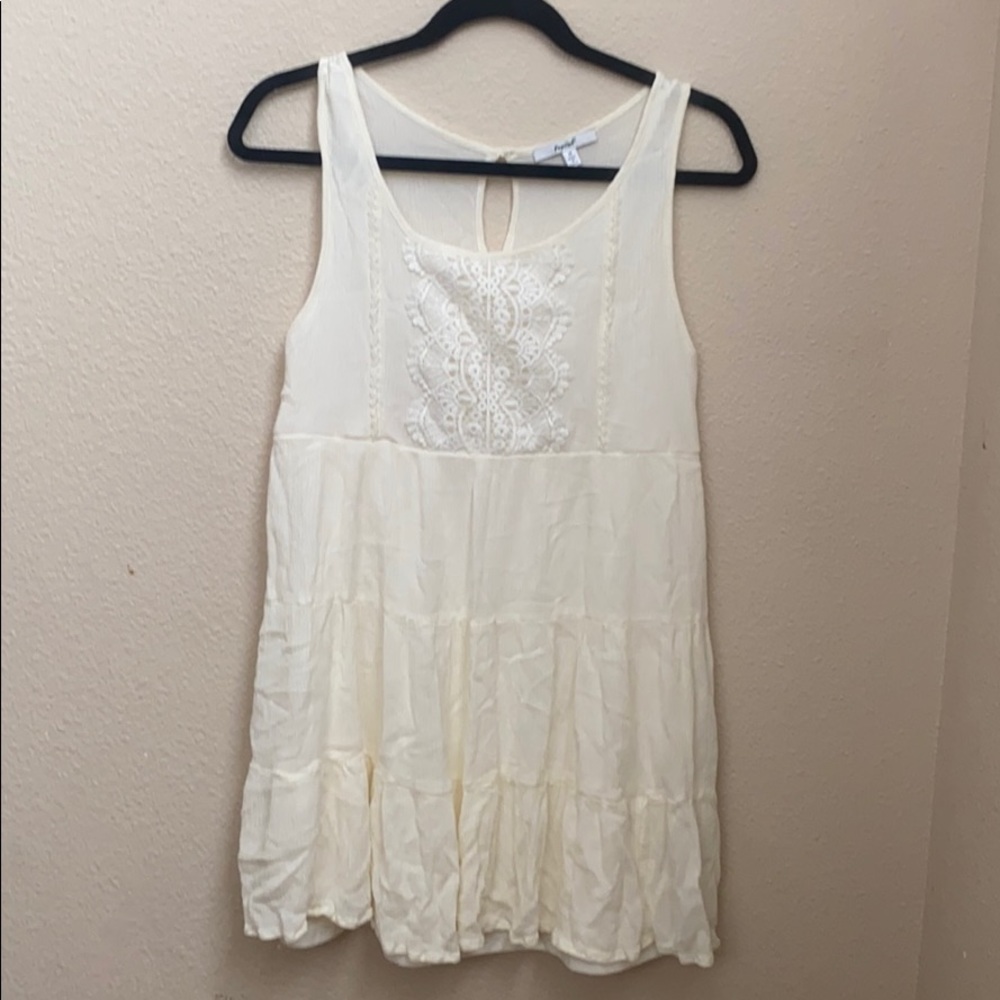 Beautiful Dress - Picture 4 of 7